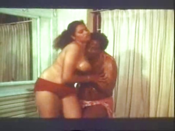 sexy and hot big boobs aunty oil massage sexy boobs sexy video in English movie