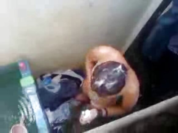 sexy انگريزي نوڪرياڻي وڊيو فوٽو تار شاور