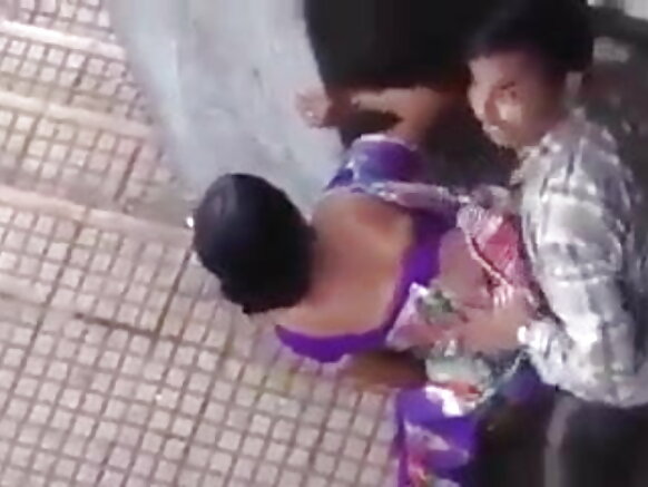ڀارتي جوڙي عوام ۾ گرفتار ٿي پنهنجي عاشق کي سيڪسي فلم موڪلي ڇڏي، جيڪا عوام ۾ گرفتار ٿي وئي