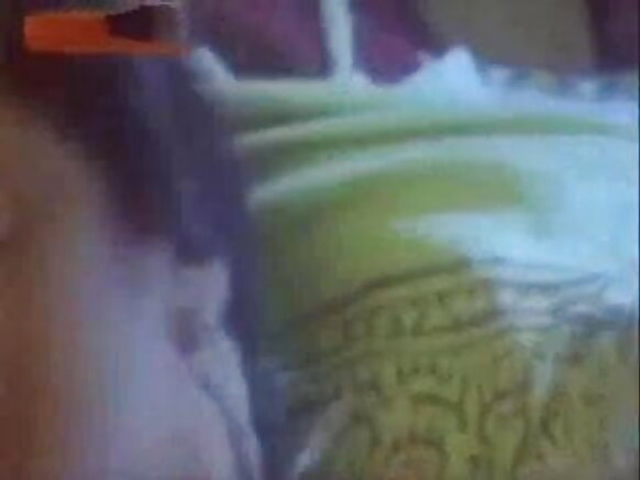 Hot Indian Aunty Hot Movie Big Tits ڪوشش ڪري پنهنجي ڪلائنٽ کي هوٽل ۾ مطمئن ڪرڻ لاءِ
