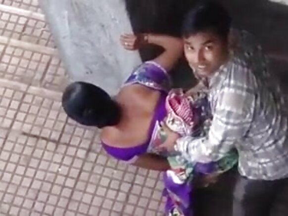 سني ليون سيڪسي مائن هٿ ۾ پڪڙجي وئي