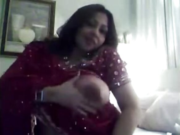 Hot Indian girl shows his big boobs, hindi sexy movie هن جي بلي ڏيکاري ٿي بلي