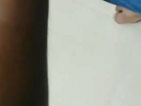 نوڪرياڻي لاءِ آن لائن سيڪسي نيري وڊيو شو