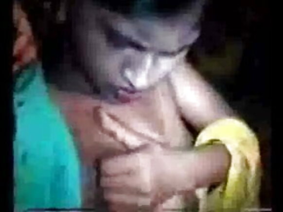 اتر هندستاني چاچي Busty چاچي انگريزي پاڙيسري کي سندس tits ڏيکاريو فوٽو Sexy