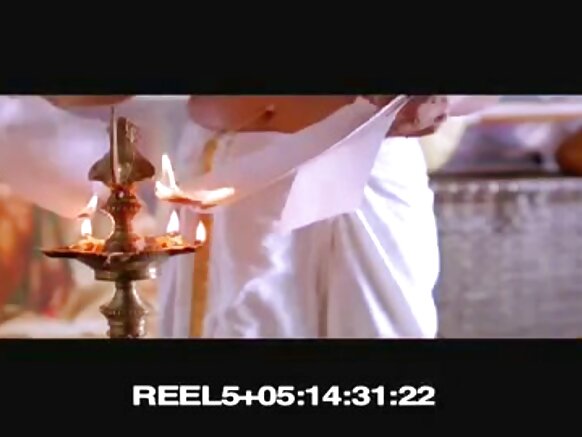 نندنا سين ٽاپ لیس سيڪسي هندي فلم سيڪسي رسيا - ٽاپ لیس ۾ مڪمل سينو ڏيکاري ٿي