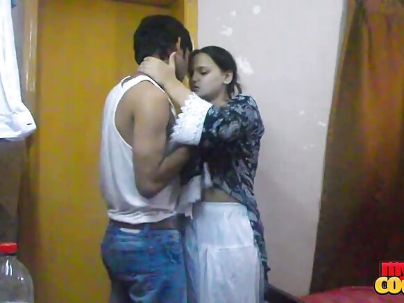 hot and spicy india Sonia sexy sexy movie ڀاڀي پنهنجي مڙس جو وڏو ڪڪڙ چوسيندي