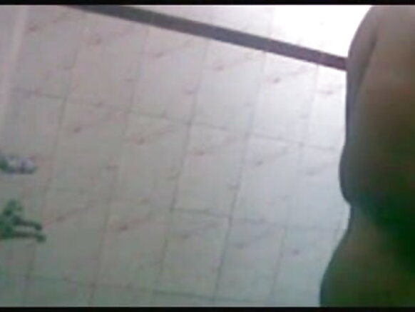 Desi full sexy sexy film هندستاني زال پنهنجي مڙس سان گڏ غسل ڪندي دوست