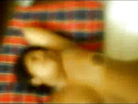 Hot Indian Movie Video چاچي جي ٻلي بي نقاب ڪئي وئي ۽ هن جي بواءِ فرينڊ پاران مشت زني ڪندي چاٽ