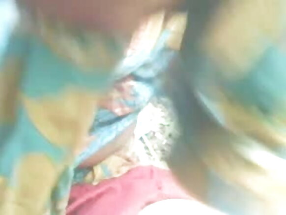 ديسي وڏا boobs sexy ڳوٺ جي چاچي انگريزي فلم ۾ نوجوان عاشق سان ٻاهر fucked
