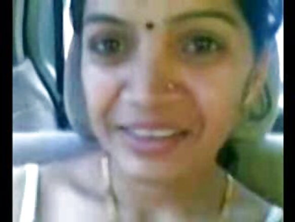 intellin mature انڊيا انگريزي وڊيو فلم Aunty mature boobs ڪار ۾ بوبز ڏيکاري ٿي