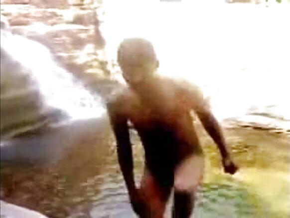 ديسي ڳوٺاڻي زال ديسي x x x x sexy wife fucked outdoor on the river bank