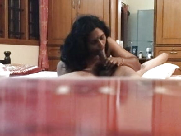 آنڌرا جي زال ڪڪڙ کي چوسي رهي آهي، زال راڻي ڪڪڙ کي چوسي رهي آهي sexy movie