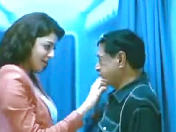 ڪاجل اگروال گرم چمي سان پوشيده ڪلپ، سيڪسي فلم هٽائي وئي