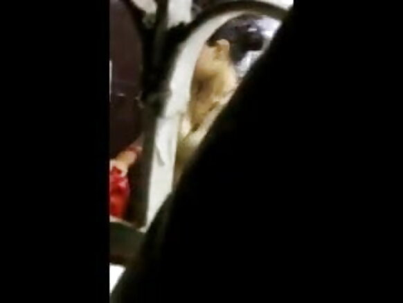ديسي ڦاسي زال ڪپڙا ڌوئيندي غسل ڪندي سيڪسي سٺي نيري فلم ۽ ڌوئڻ