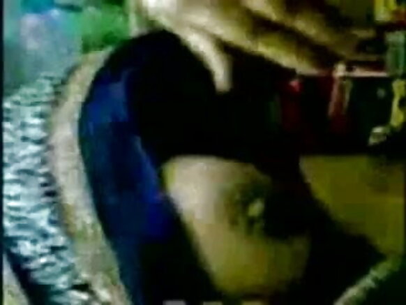 انڊين چاچي ميلو جي وڏن سينن جي سيڪسي نيري تصويري وڊيو سپر مارڪيٽ ۾ پنهنجي بواءِ فرينڊ کي ڏيکاريندي