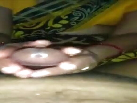 نيپالي ڪڪڙ جي پائپ سان مالش ڪندي ڀاڀيءَ کي چدائي رهي آهي full sexy movie loaded