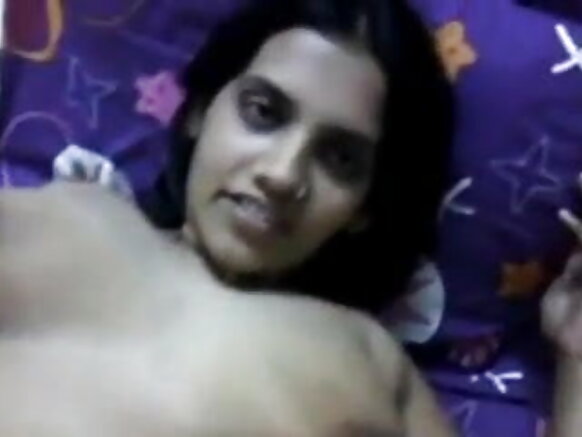 ڪجهه مڙس هندي HD ۾ سيڪسي فلمون ڏيکاري پنهنجي سيڪسي زالن جو مذاق اڏائيندا آهن.