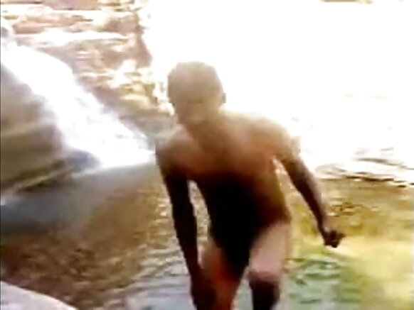 هڪ ٻئي دوست سان سيڪسي فلم جي رڪارڊنگ سيشن دوران چوري چاچي کي چڙهائي ٿي