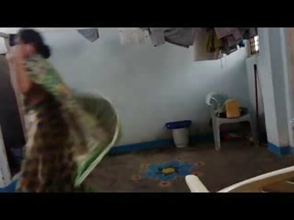 چاچي هندستاني انگريزي ۾ سيڪسي وڊيو فلم پائيندي پڪڙي وئي